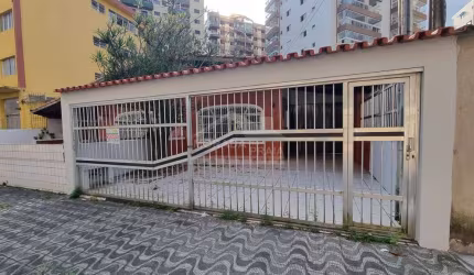 Casa geminada na Tupi, 2 dormitórios, próximo ao mar, confira na Morada na Praia.