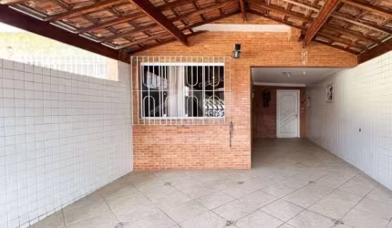 Sobrado RESIDENCIAL ou COMERCIAL no CENTRO do Boqueirão, 3 dormitórios, confira em Praia Grande.