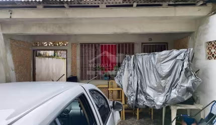 Excelente Casa geminada 01 dormitório com Edícula, próximo a todo o comércio no bairro da OCIAN.