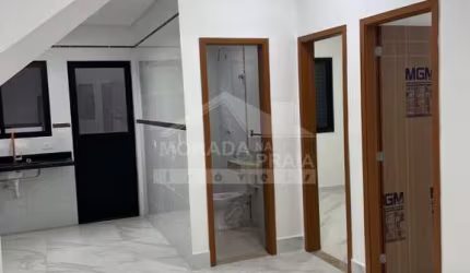 Casa de condominio sobreposta alta com piscina