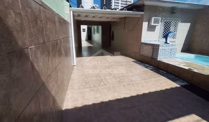 Casa com edícula espaço, conforto e excelente localização!
