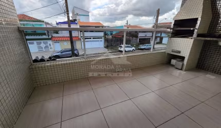 Casa Sobreposta ALTA no Tude Bastos, 3 dormitórios, terraço gourmet, confira em Praia Grande.