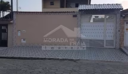 Casa na Mirim, 4 Suítes, Quintal, Churrasqueira, Piscina,  Confira na Imobiliária em Praia Grande.