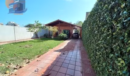 Casa Térrea Excelente Localização na Praia da Enseada - Guarujá.