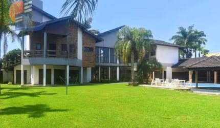 Casa em Condomínio frente praça e esquina no  Guarujá