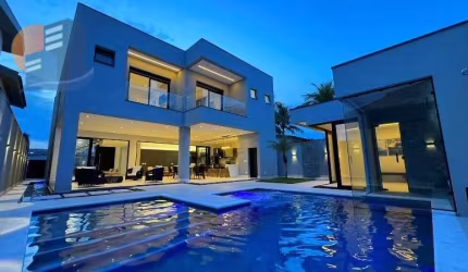 Excelente Sobrado novo frente praça, mobiliado com design moderno e sofisticado!
