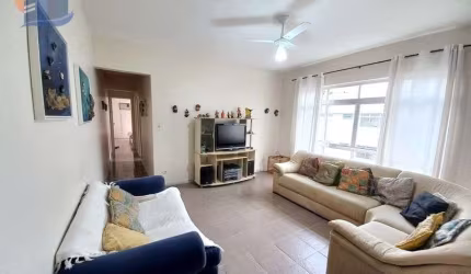 Amplo Apartamento com Ótima Localização a 250 Metros da Praia.