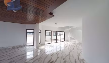 Cobertura com Vista Total para o Mar Apenas 02 quadras da Praia da Enseada!