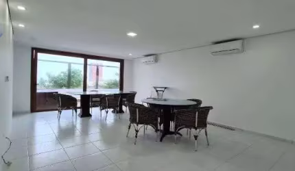 Casa em Condomínio  150 metros do Mar Região dos Hotéis.