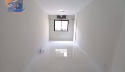 Excelente Apartamento reformado Região dos hotéis na praia da Enseada - Guarujá.
