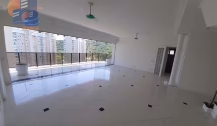 BelíssimaCobertura Duplex com Vista Oceânica emGuarujá.