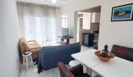 Apartamento Reformado Apenas 3 Quadras da Praia Enseada.