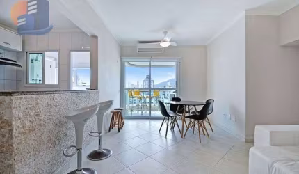 Andar Alto com Vista para o Mar na Praia da Enseada, com 4 Suítes e Condomínio Clube