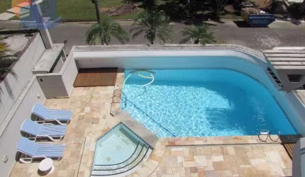 Belíssima Residência em Condomínio de Alto Padrão!