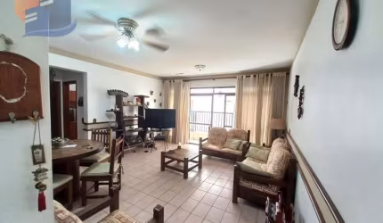 Amplo Apartamento com Boa Localização