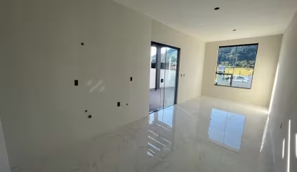 Casaem Forquilhas com 3 quartos sendo 1 suíte 2 banheiros e 2 vagas