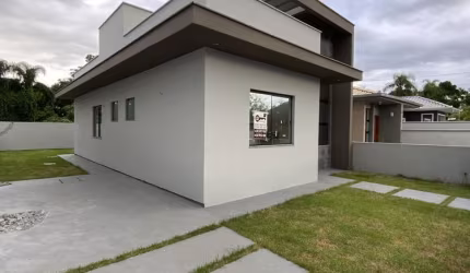 Casa no São Sebastião com 3 quartos sendo 1 suíte, 2 banheiros e 4 vagas de garagem