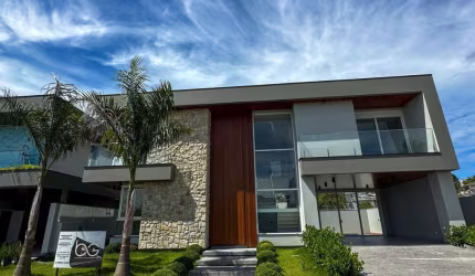 Casa na Pedra Branca com 3 suítes, 4 banheiros e 2 vagas de garagem
