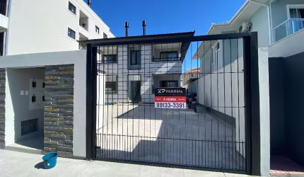 Apartamento na Nova Palhoça com 2 quartos sendo 1 suíte, 2 banheiros e 1 vaga de garagem