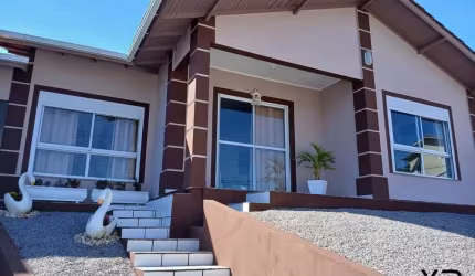 Casa em Santo Amaro com 3 dormitórios, 2 banheiros e 3 vagas de garagem