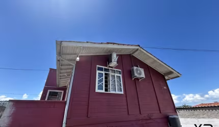 Casa a  venda no Passa Vinte, Palhoça com 3 quartos, 2 banheiros e 2 vagas de garagem.
