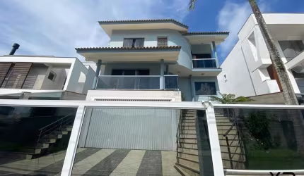 Casa na Pedra Brana com 4 quartos sendo 1 suíte, 4 banheiros e 2 vagas de garagem