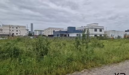 Terreno a venda com 300m²