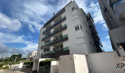 Casa a venda com 3 quartos sendo 3 suítes, 4 banheiros e 3 vagas de garagem.