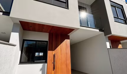 Casa a venda com 3 quartos sendo 1 suíte, 3 banheiros e 1 vaga de garagem