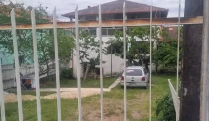 Predio + sala comercial: Predio 8 quartos, 1 suíte, 5 banheiros e 5 vagas de garagem.