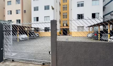 Apartamento a venda com 2 quartos,  banheiro e 1 vaga de garagem.