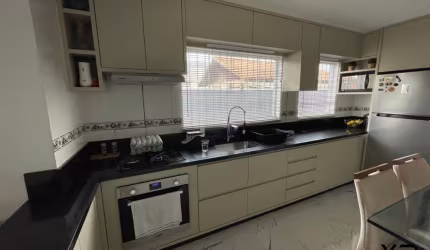 Apartamento a venda com 2 quartos, 1 banheiro e 1 vaga de garagem.