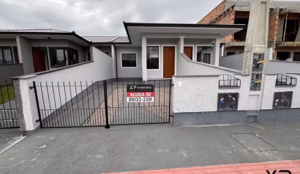 Casa a venda com 2 quartos, 1 quarto e 1 vaga de garagem.