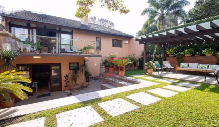 Casa à venda, 447m² privativos, 4 dormitórios sendo 2 suítes, espaço comercial integrado, 3 vagas. São Francisco/Mercês, Curitiba, PR.