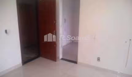 Apartamento com 2 quartos à venda na Rua Namur, Vila Valqueire, Rio de Janeiro, 76 m2 por R$ 320.000