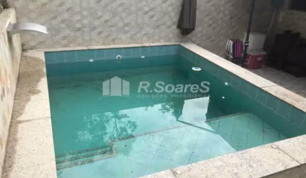 Casa em condomínio fechado com 4 quartos à venda na Avenida Carlos Pontes, Jardim Sulacap, Rio de Janeiro, 146 m2 por R$ 750.000