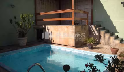 Casa com 3 quartos à venda na Rua Aricanga, Vila Valqueire, Rio de Janeiro, 265 m2 por R$ 790.000