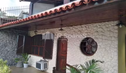 Casa com 3 quartos à venda na Rua Quiririm, Vila Valqueire, Rio de Janeiro, 319 m2 por R$ 700.000