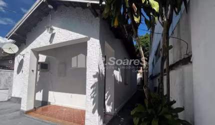 Casa com 3 quartos à venda na Rua Euzebio de Almeida, Jardim Sulacap, Rio de Janeiro, 150 m2 por R$ 500.000