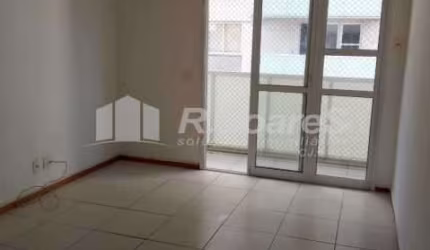 Apartamento com 2 quartos à venda na Estrada Intendente Magalhães, Madureira, Rio de Janeiro, 56 m2 por R$ 259.000