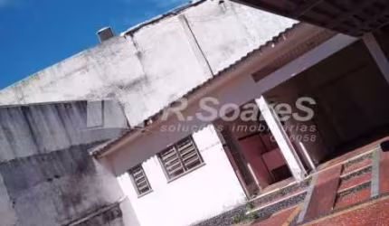 Casa com 2 quartos à venda na Rua das Rosas, Vila Valqueire, Rio de Janeiro, 150 m2 por R$ 800.000