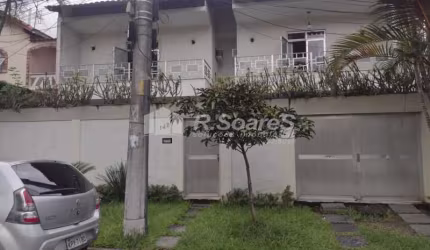 Casa com 3 quartos à venda na Rua Capim Branco, Vila Valqueire, Rio de Janeiro, 259 m2 por R$ 950.000
