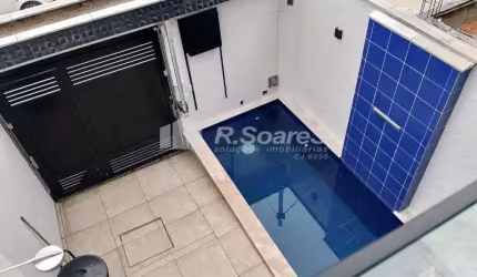 Casa em condomínio fechado com 3 quartos à venda na Avenida Carlos Pontes, Jardim Sulacap, Rio de Janeiro, 150 m2 por R$ 580.000