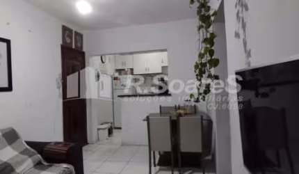 Apartamento com 2 quartos à venda na Rua Quiririm, Vila Valqueire, Rio de Janeiro, 45 m2 por R$ 180.000