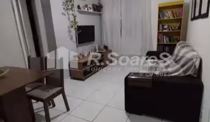 Apartamento com 2 quartos à venda na Rua Quiririm, Vila Valqueire, Rio de Janeiro, 45 m2 por R$ 180.000