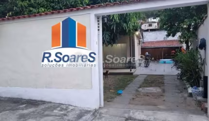 Casa com 2 quartos à venda na Rua Manuel de Arriaga, Realengo, Rio de Janeiro, 143 m2 por R$ 330.000