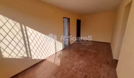 Apartamento com 2 quartos à venda na Rua Trairi, Vila Valqueire, Rio de Janeiro, 60 m2 por R$ 130.000
