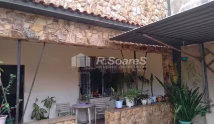 Casa com 2 quartos à venda na Rua Quiririm, Vila Valqueire, Rio de Janeiro, 280 m2 por R$ 590.000