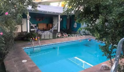 Casa com 4 quartos à venda na Estrada da Fontinha, Bento Ribeiro, Rio de Janeiro, 266 m2 por R$ 990.000
