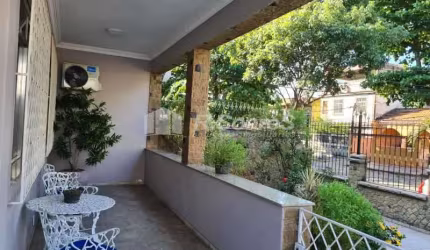 Casa com 4 quartos à venda na Rua das Cravinas, Vila Valqueire, Rio de Janeiro, 236 m2 por R$ 989.999